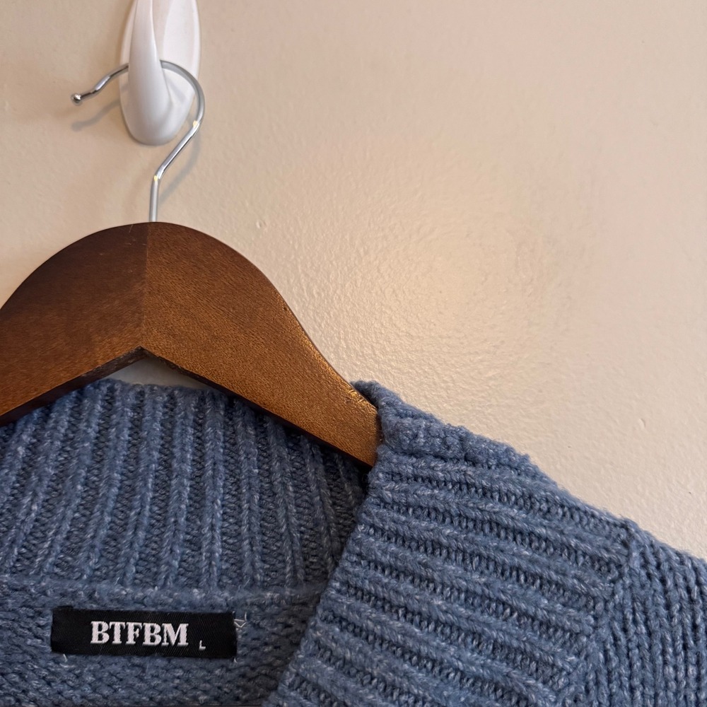 Women's Sz L Blue Mock Neck Oversized Sweater Fall Winter Capsule Staples - Picture 3 of 5